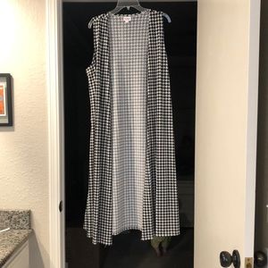 2/$10 Lularoe black and white Joy size M